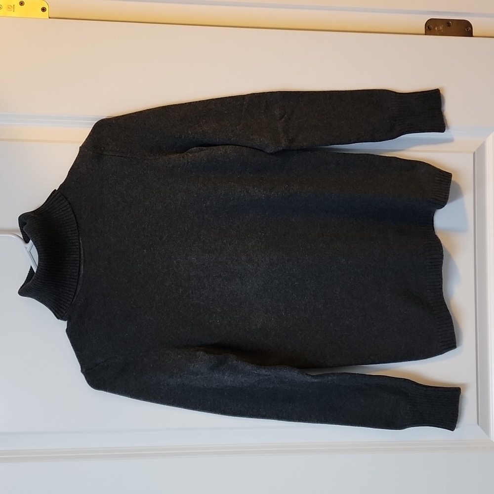 EUC. Gap Grey turtleneck